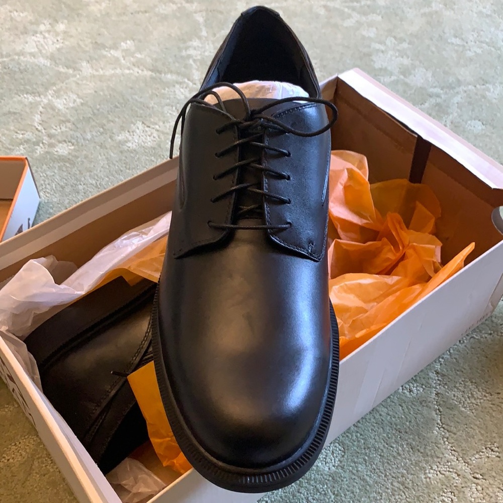 NIB Dunham by New Balance black leather lace up shoes. Size 14B narrow width